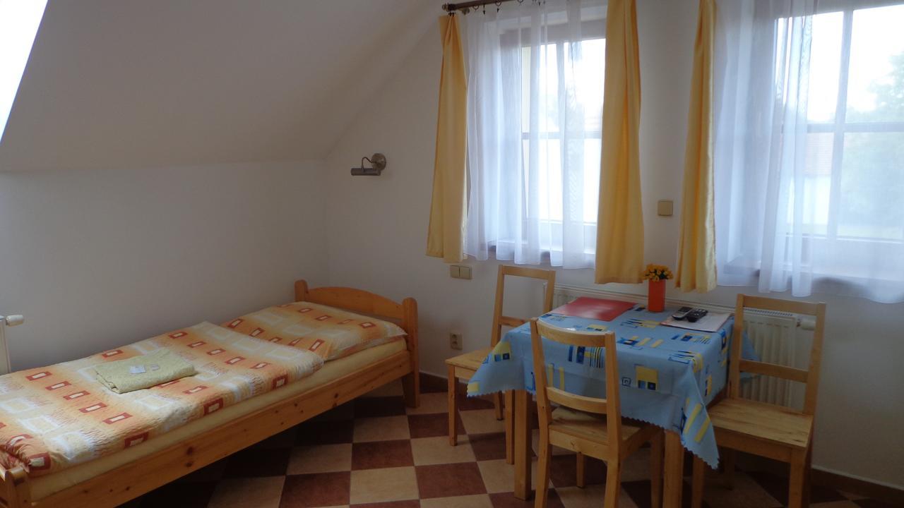 Pension Camp Prager Bagian luar foto